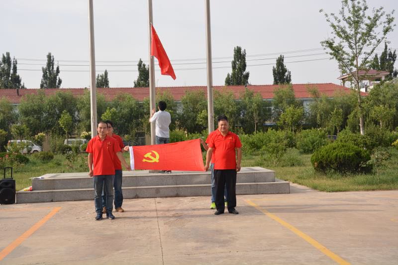 庆祝七一建党，44118太阳成城集团党员重温宣誓（3）.jpg